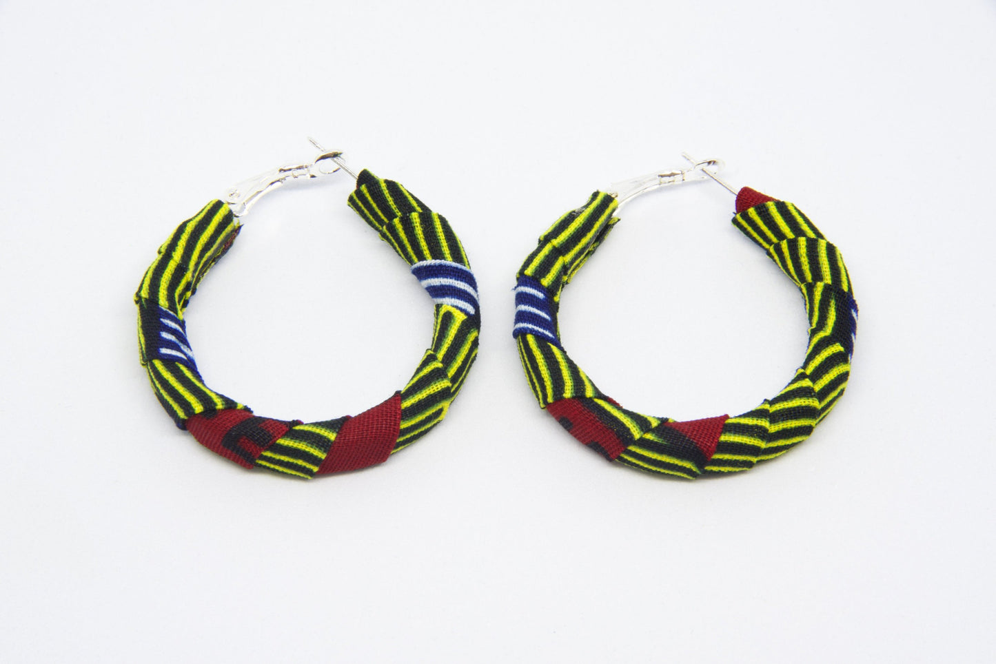 Boucles d'oreille en wax pour femme de couleurs jaune noir rouge bleu et blanc