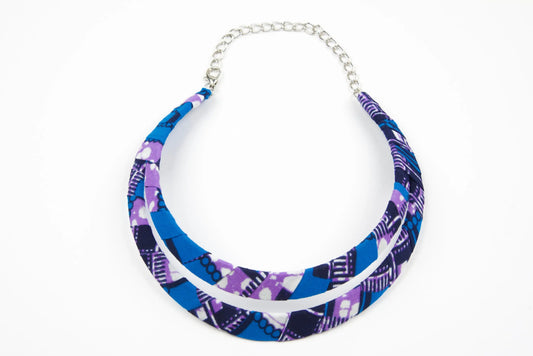 Collier ras de cou wax bleu violet blanc - métal tissu recyclé - fabrication artisanale