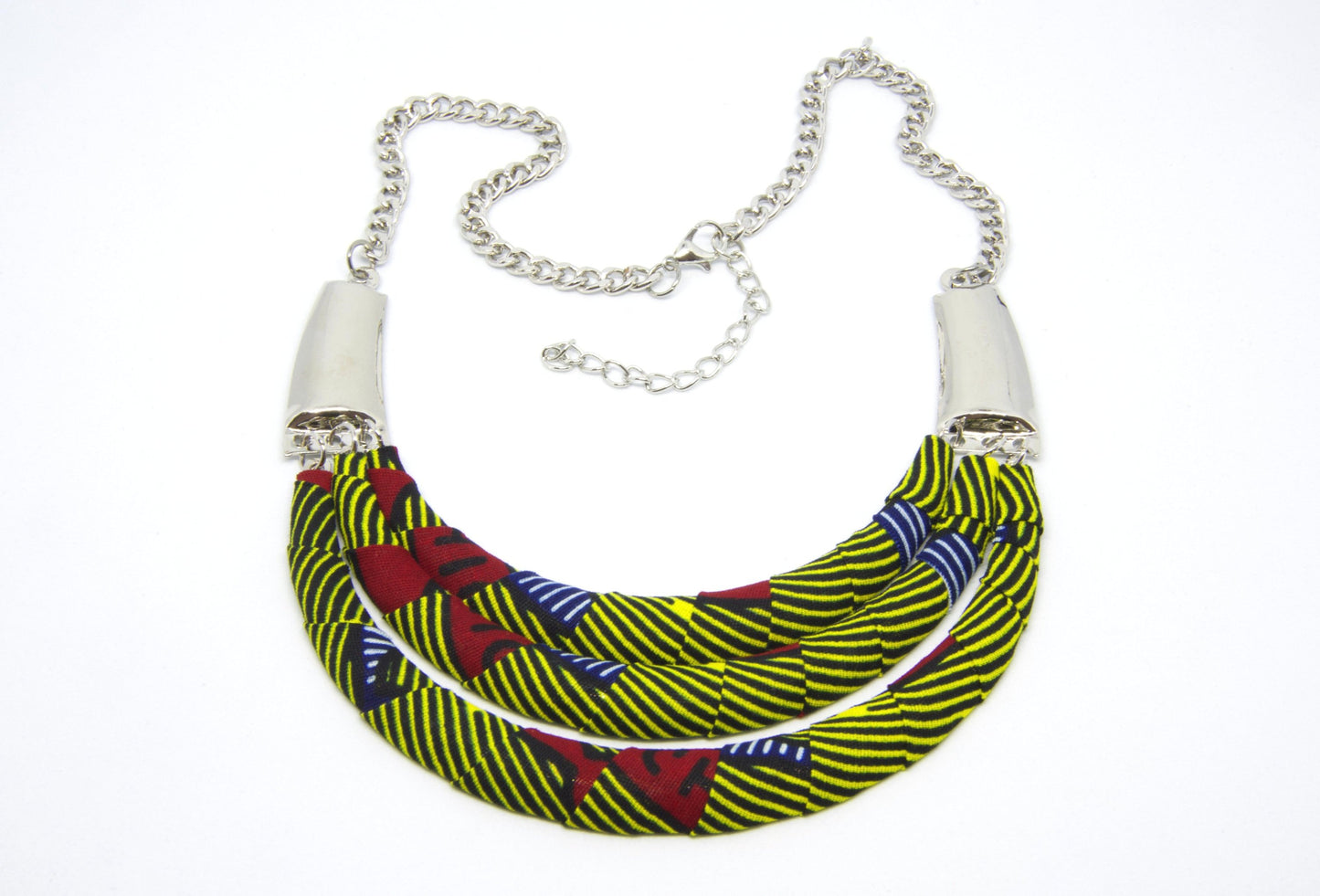 Collier plastron artisanal en tissu wax jaune avec motifs zèbre jaune bordeaux et bleu - Bijou africain premium