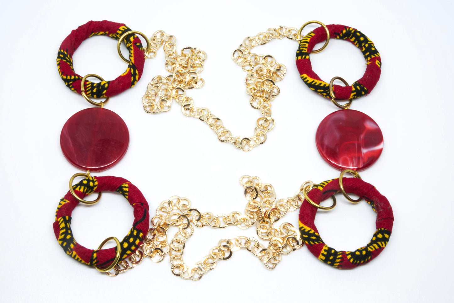 Sautoir artisanal wax rouge bordeaux et jaune avec médaillons nacre et anneaux recouverts - Bijou ethnique