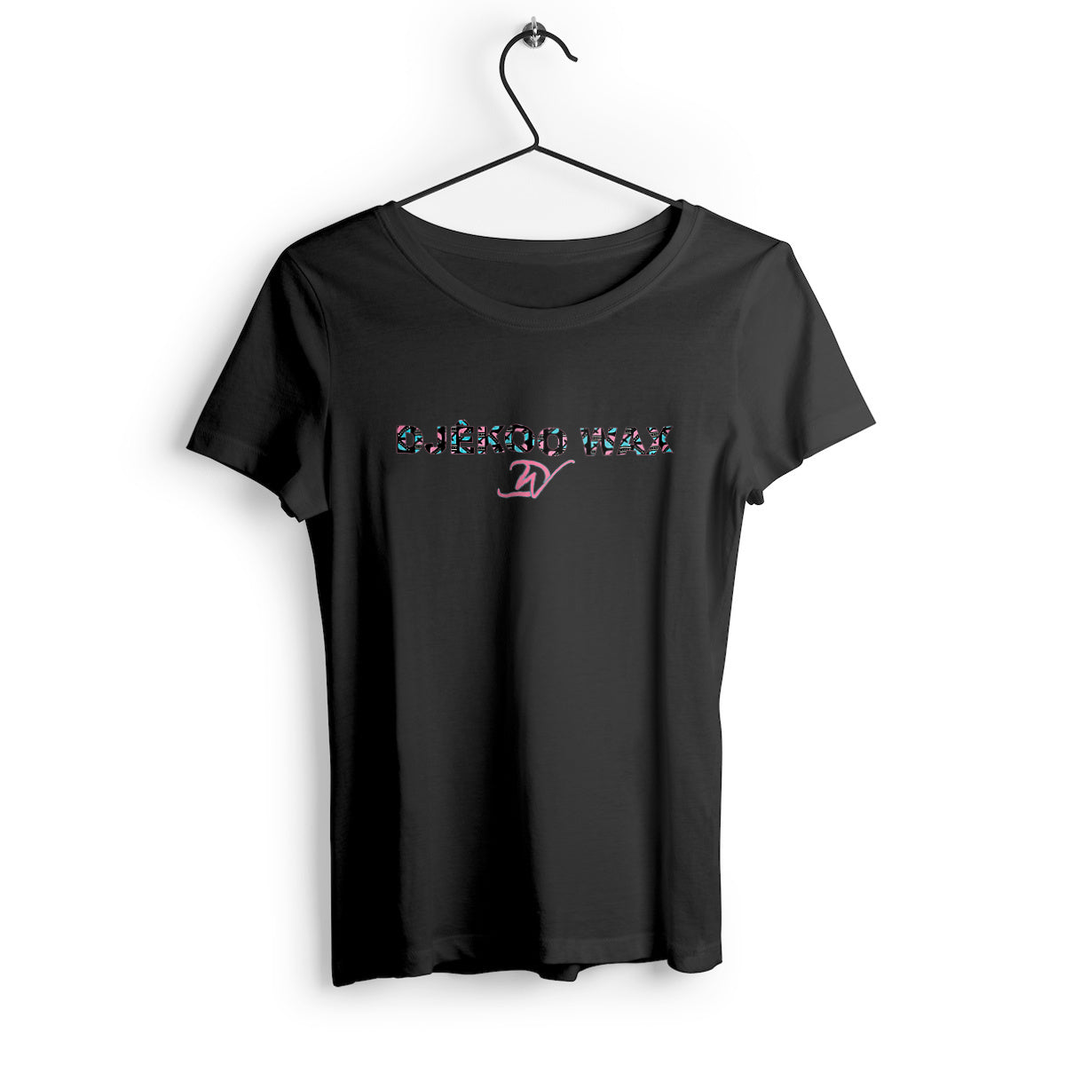 T-shirt noir 100% coton biologique avec un motif wax rose et bleu