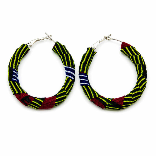 Boucles d’oreilles créoles Wax artisanales faites main aux couleurs jaune rouge noir blanc et bleu