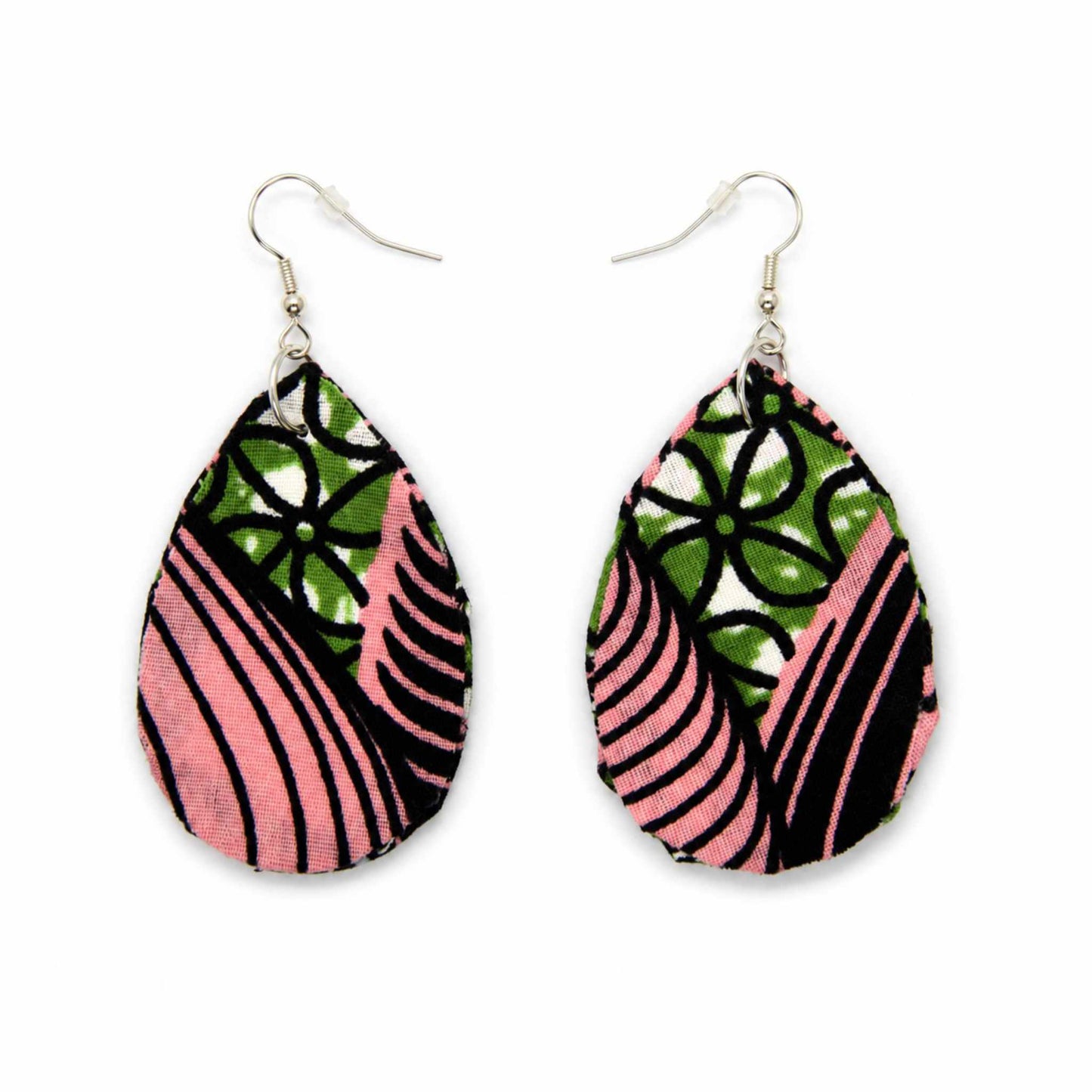 Boucles d'oreilles pendantes artisanales en tissu wax africain, forme goutte d'eau, motif floral rose et vert avec lignes noires — verso