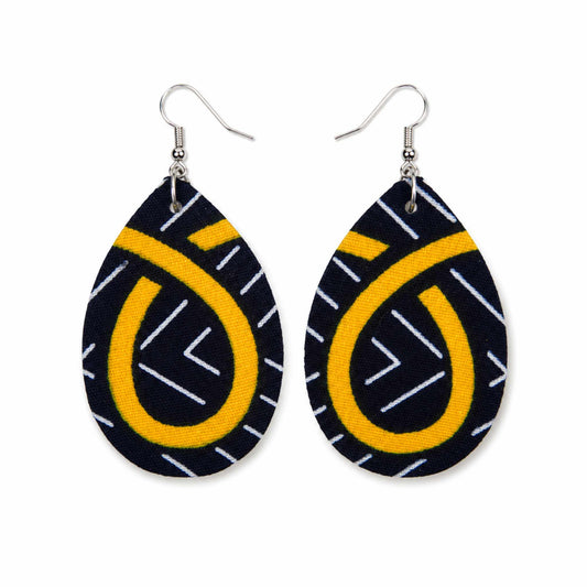 Paire boucles wax goutte bogolan noir et jaune doré motifs spirale et tirets blancs crochet argenté - Djêkoo Wax