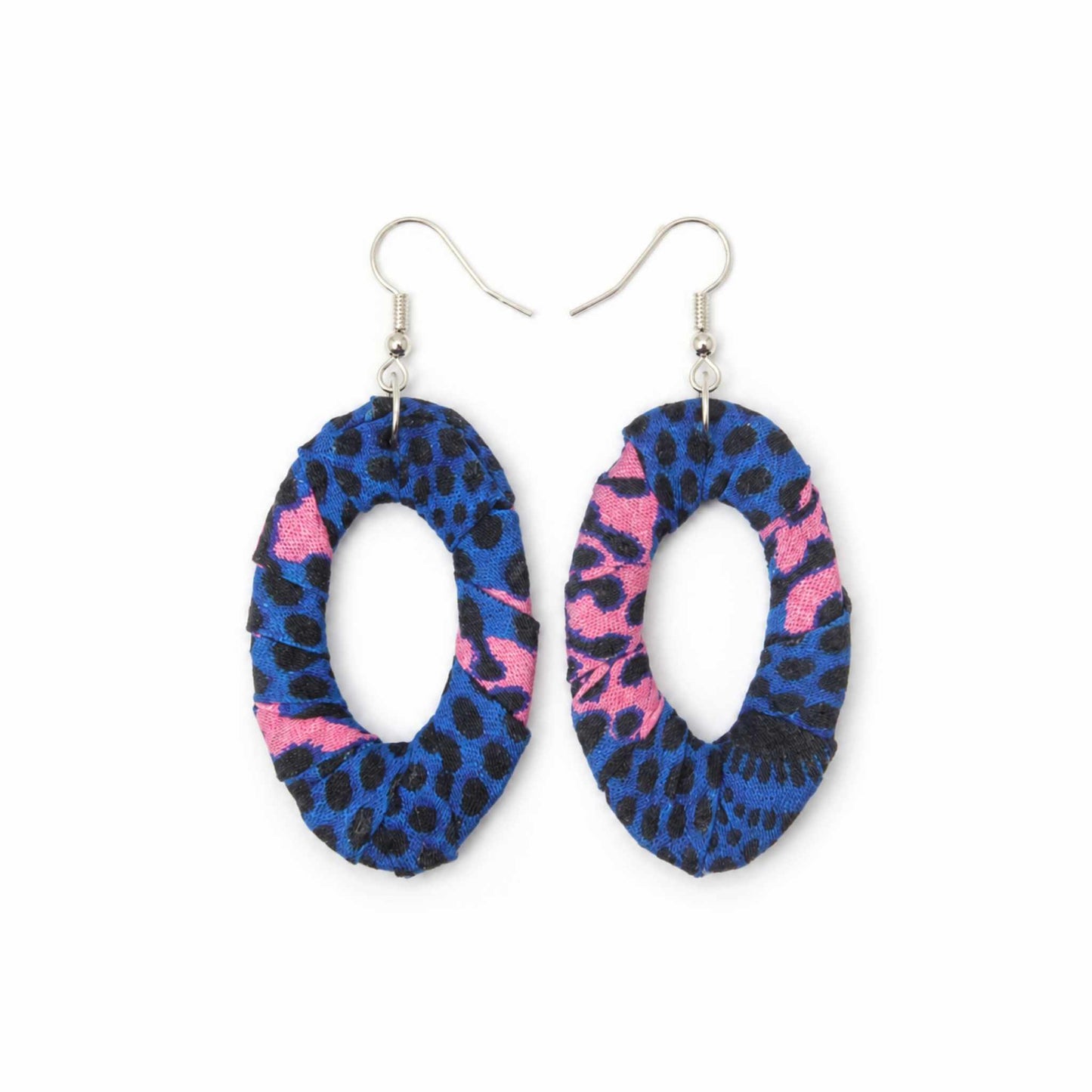 Paire boucles d'oreilles wax ovale ajourée bleu roi et rose motif léopard noir crochet argenté - Djêkoo Wax