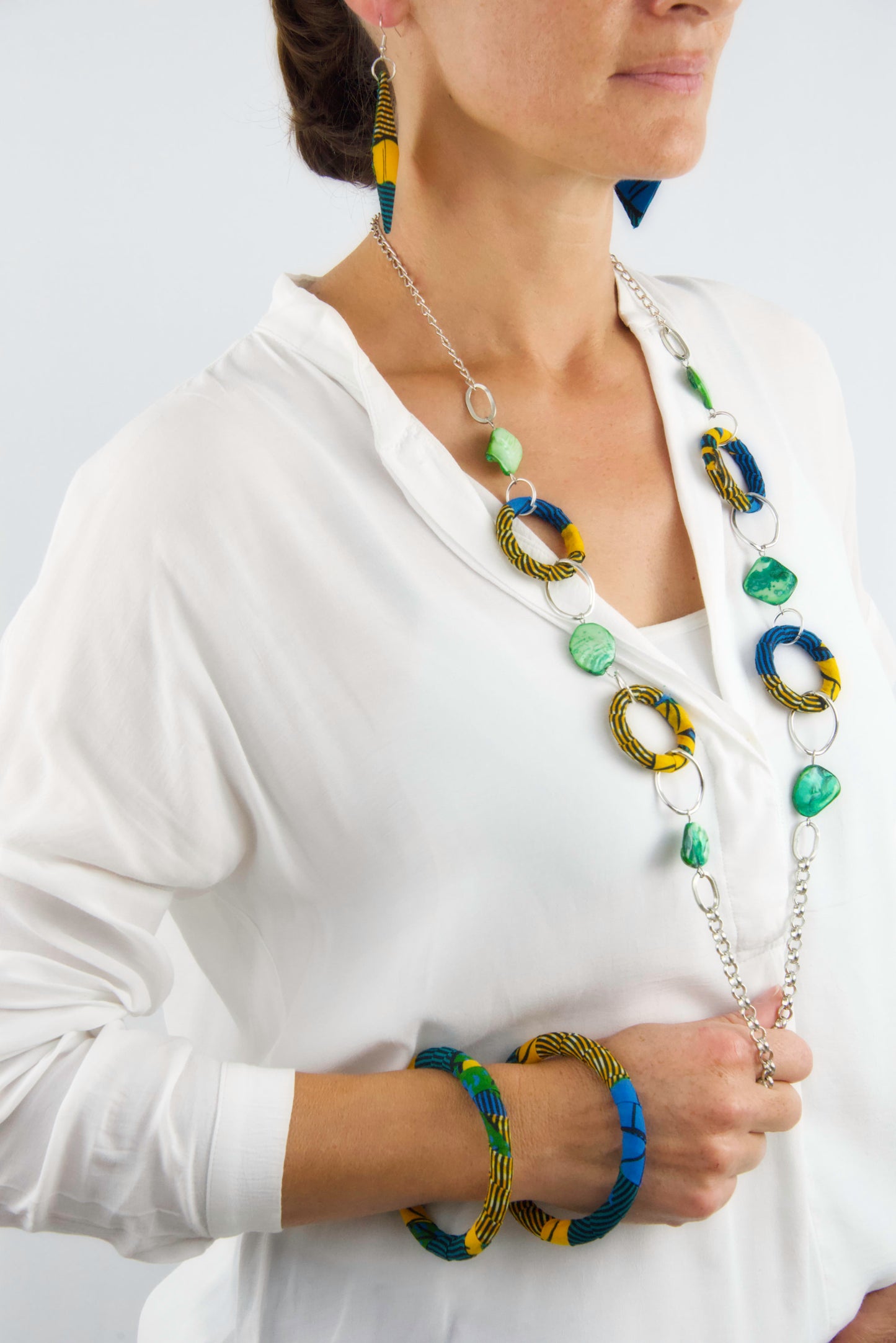 Parure Bijoux Artisanale en tissu wax vert jaune bleu noir - djekoowax.com