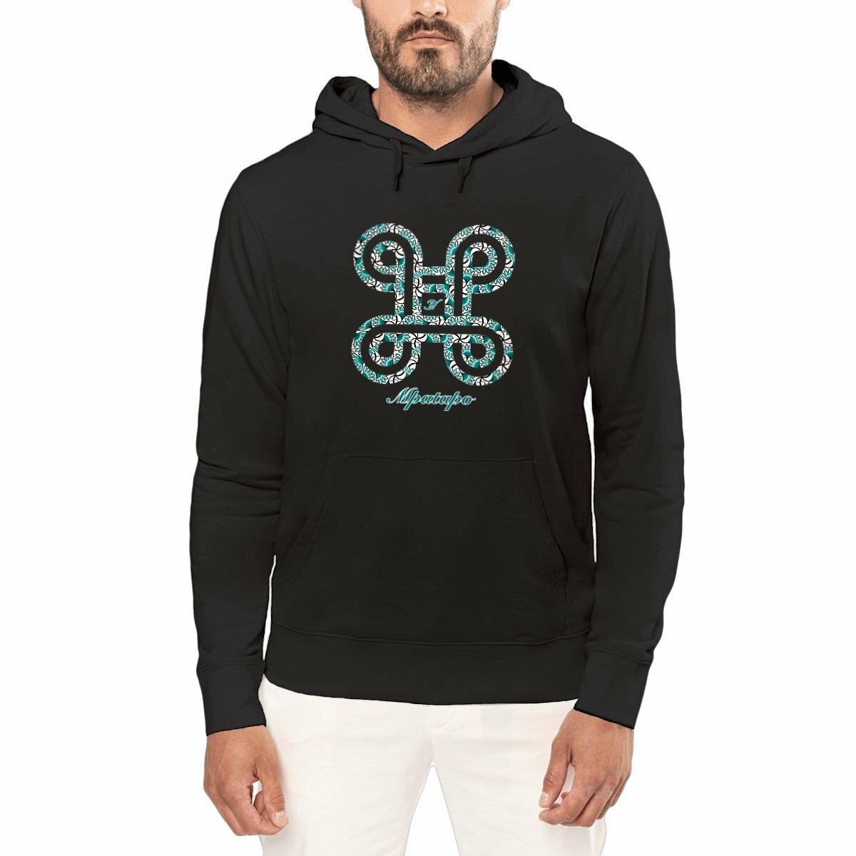 Homme portant un sweat à capuche unisexe noir avec symbole Adinkra Mpatapo rempli de motifs wax vert émeraude et noir et inscription cursive verte - Djêkoo Wax