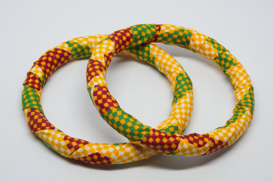 Duo de bracelets joncs recouverts de tissu wax à motifs géométriques damier jaune, orange, bordeaux et vert - Bijou artisanal africain Djêkoo Wax