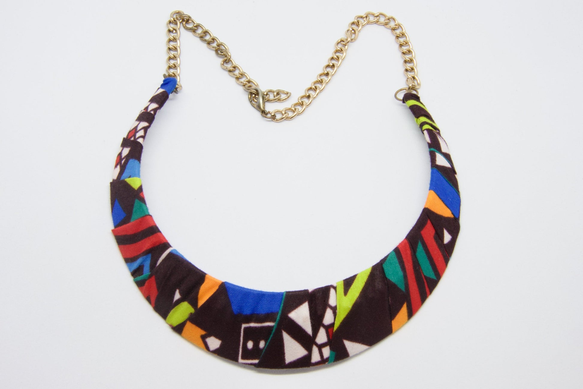 Collier ras de cou en métal léger et en tissu wax multicolore - Fabrication artisanale -djekoowax.com