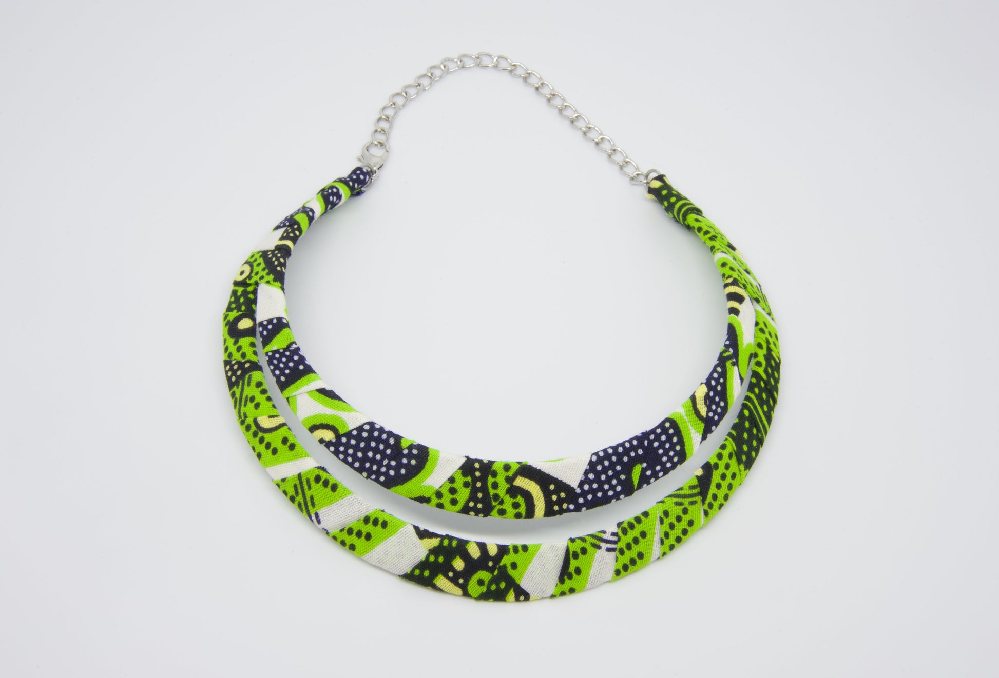 Collier Ras de Cou Artisanal métal et tissu Wax - Couleurs : vert, bleu, blanc, noir, jaune - djekoowax.com