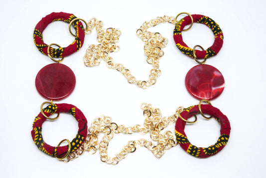 Sautoir artisanal wax rouge bordeaux et jaune avec médaillons nacre et anneaux recouverts - Bijou ethnique