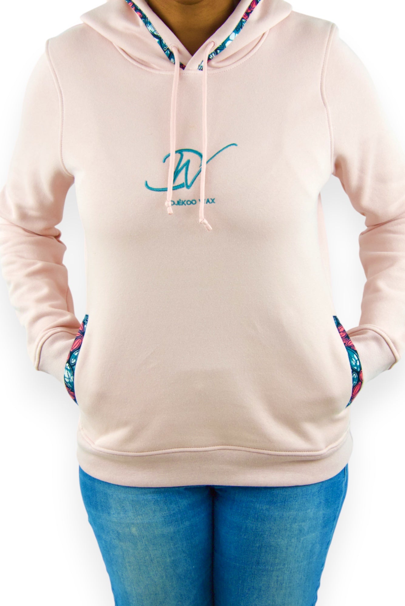 Sweat à capuche bio taille M pour femme de couleur Rose avec tissu Wax brodé sur les bords des poches latérales et de la capuche