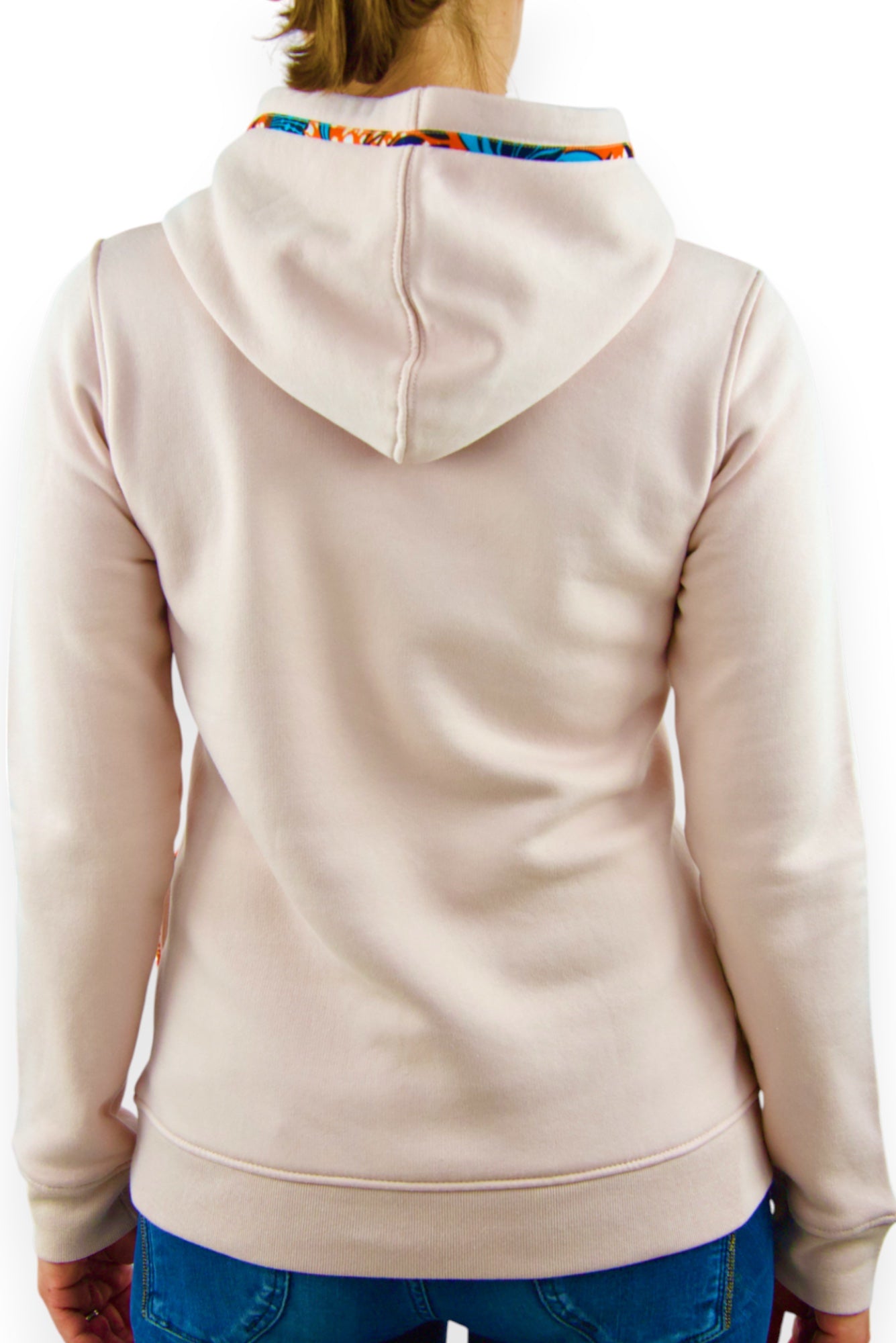 Sweat à capuche bio taille S pour femme de couleur rose avec tissu Wax brodé sur les bords des poches latérales et de la capuche