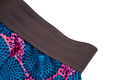 Jupe coupe patineuse en tissu wax fait main, de couleurs rose bleu et noir, motifs disques
