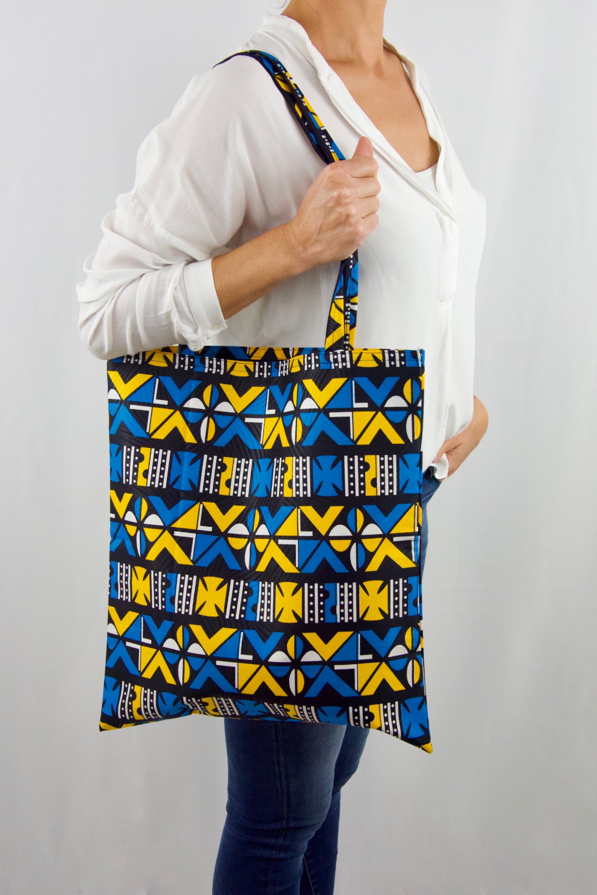 Sac - Tote Bag en tissu wax bleu jaune blanc noir, motif  Bogolan - Doublure intérieure