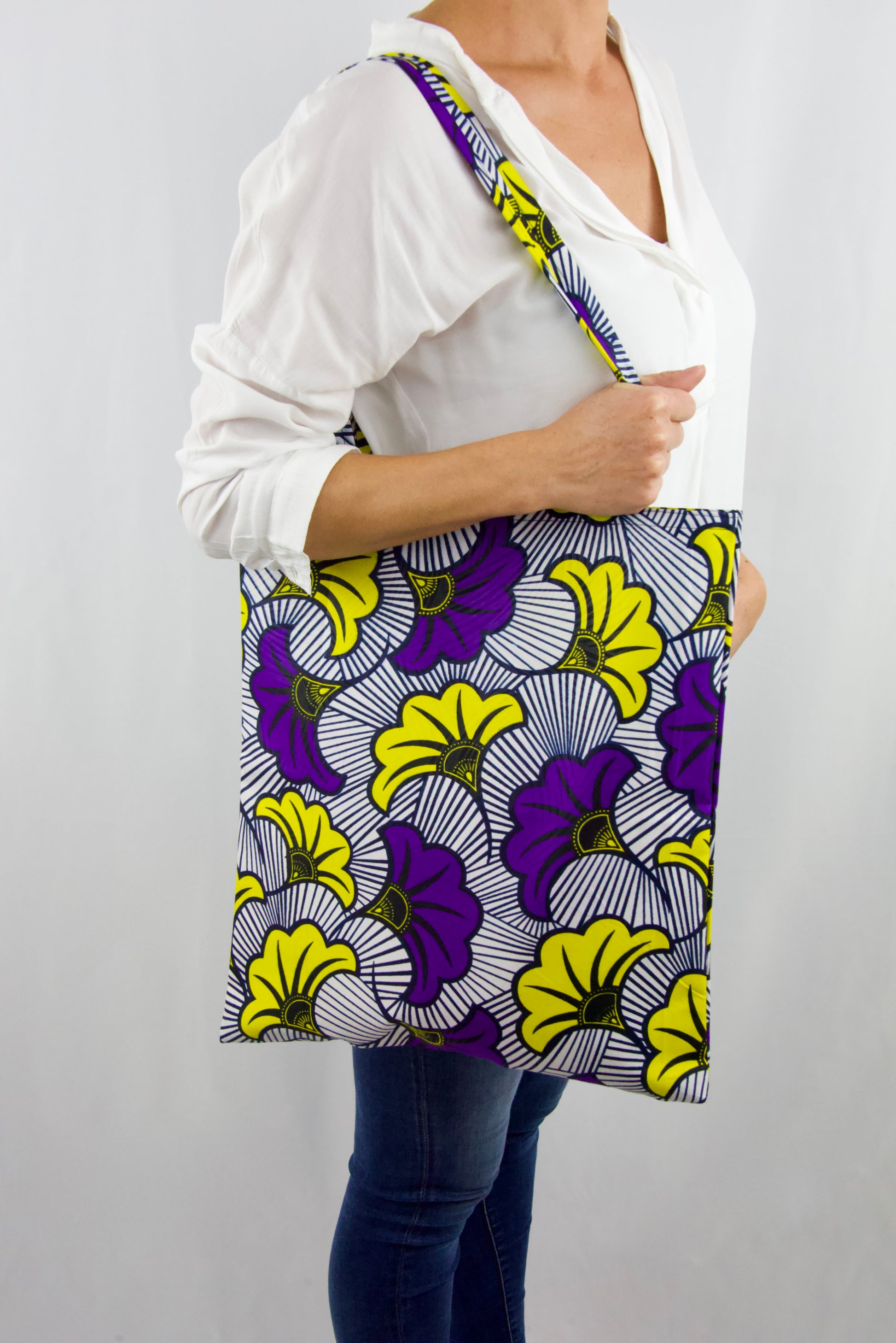 Sac - Tote Bag en tissu wax violet jaune blanc noir, motif fleurs de mariage - Doublure intérieure