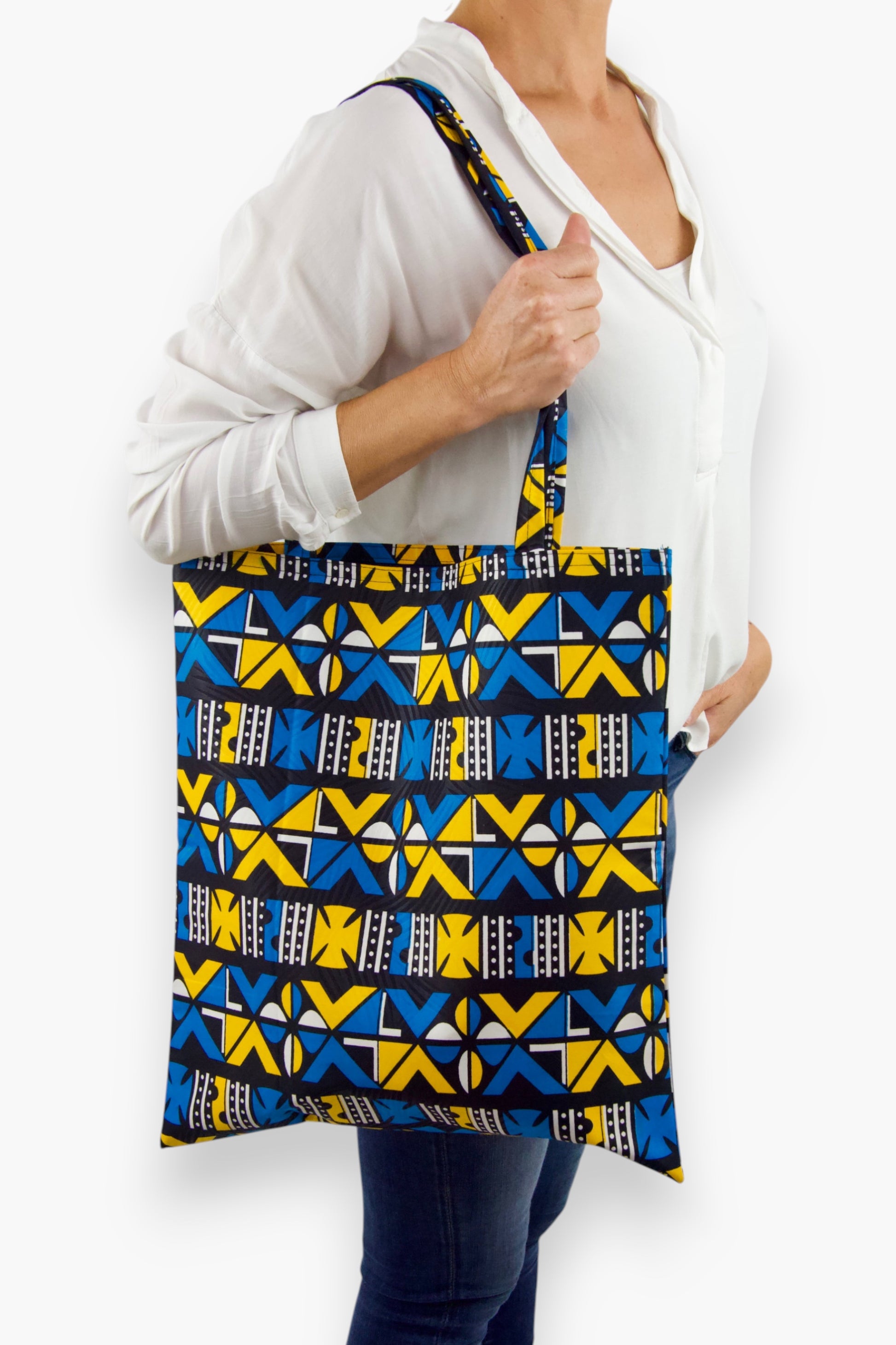 Sac cabas tote bag en wax bleu royal et jaune avec motifs géométriques Kente traditionnels - Accessoire africain
