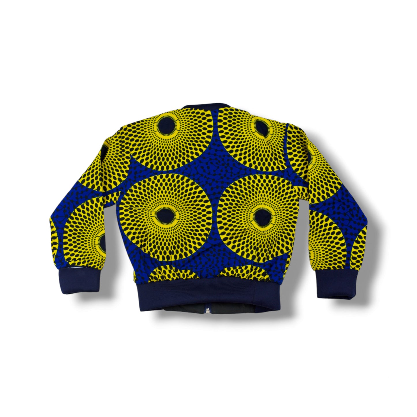 Vue dos bomber jacket enfant en tissu wax jaune citron à grands motifs cercles concentriques noirs et intercalaires bleu roi avec col, poignets et bas côtelés bleu marine - Vêtement enfant africain Djêkoo Wax