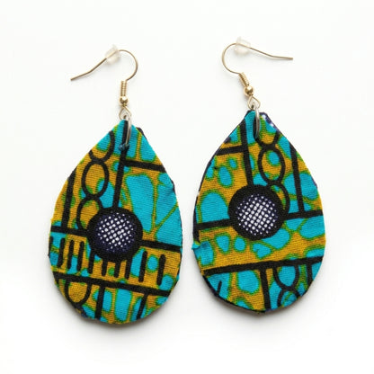 Boucles d'oreilles pendantes artisanales en tissu wax africain Ankara, forme goutte d'eau, fond turquoise et or avec cabochon marine — verso