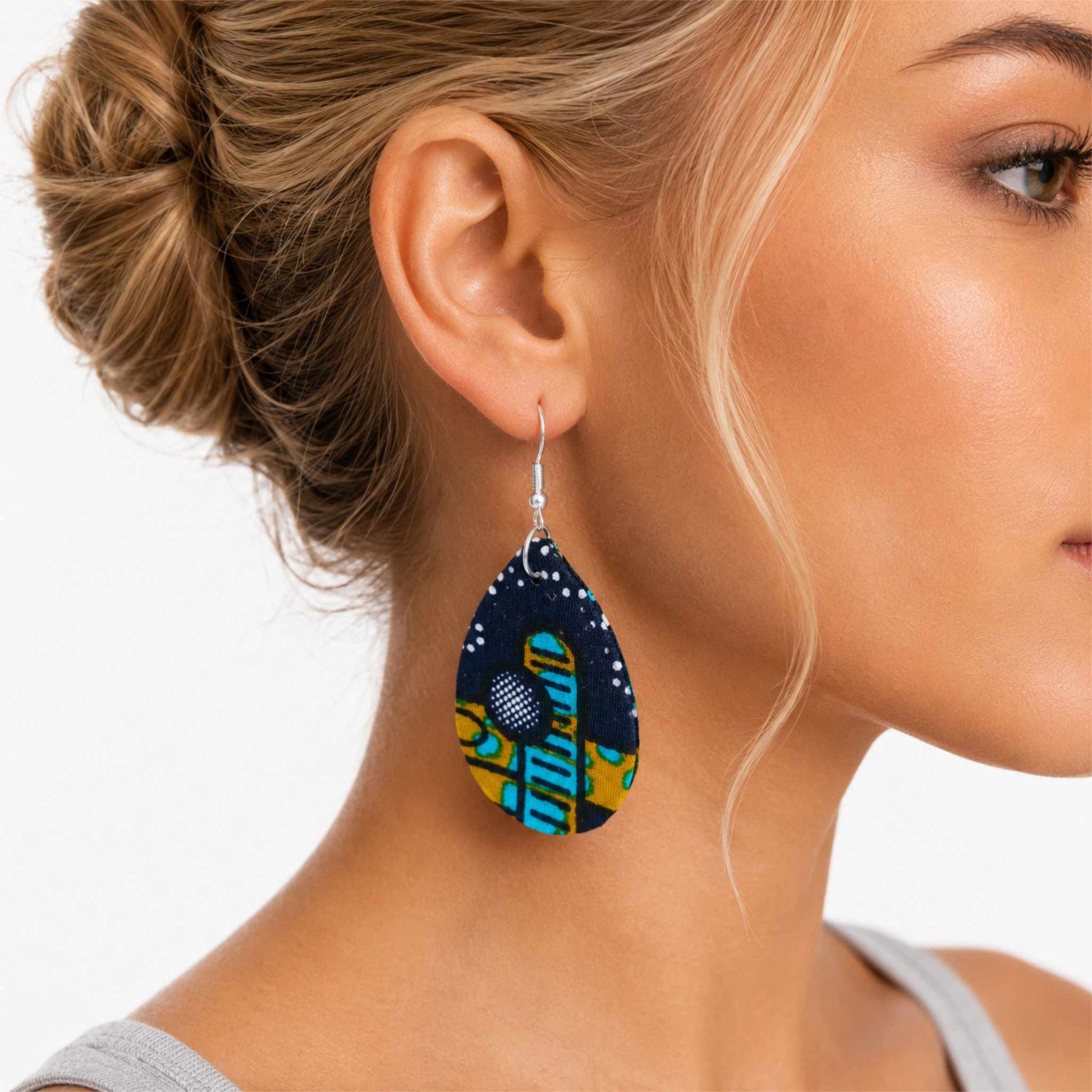 Boucles d'oreilles wax forme goutte bleu marine, turquoise et jaune dorée crochet argenté - Djêkoo Wax
