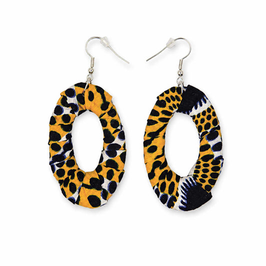 Paire boucles d'oreilles wax ovale ajourée jaune et blanc motif léopard noir crochet argenté - Djêkoo Wax