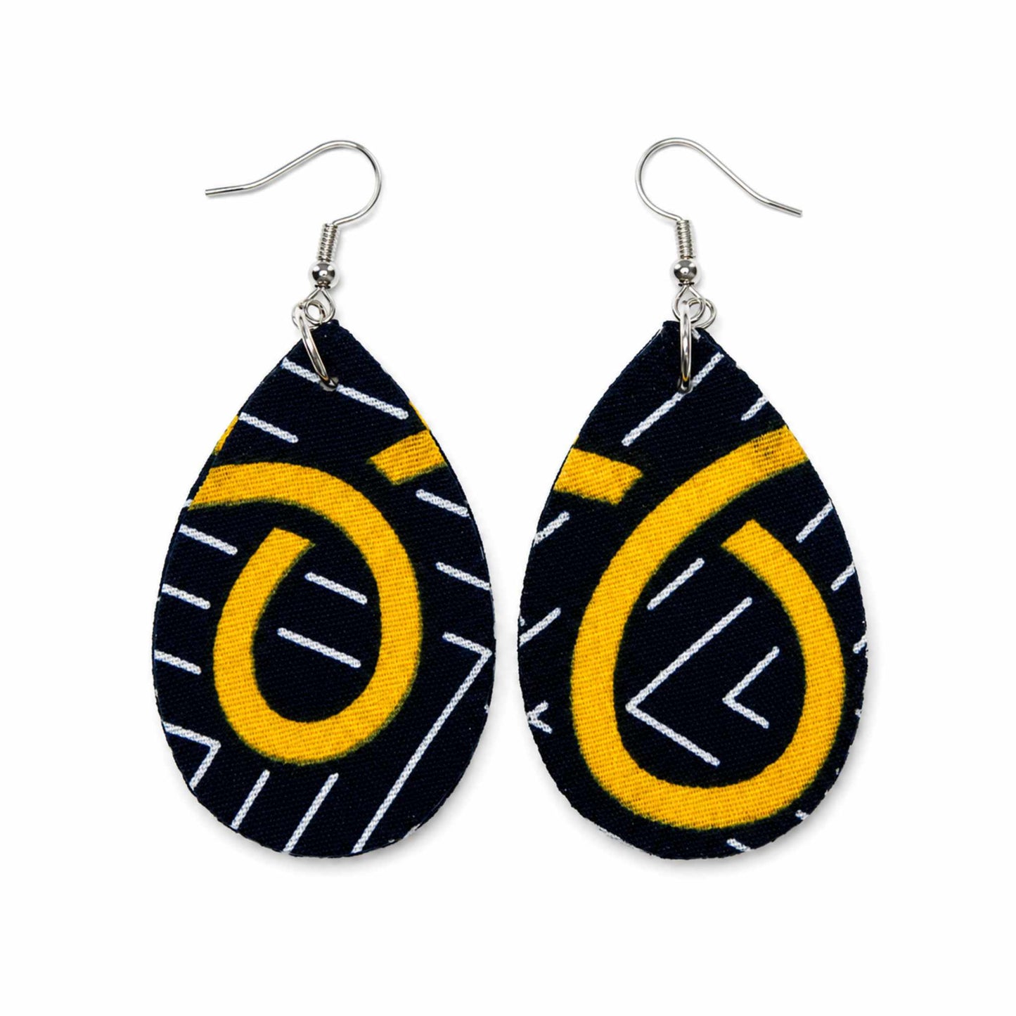 Vue verso paire boucles wax goutte bogolan noir et jaune doré motifs spirale et tirets blancs crochet argenté - Djêkoo Wax