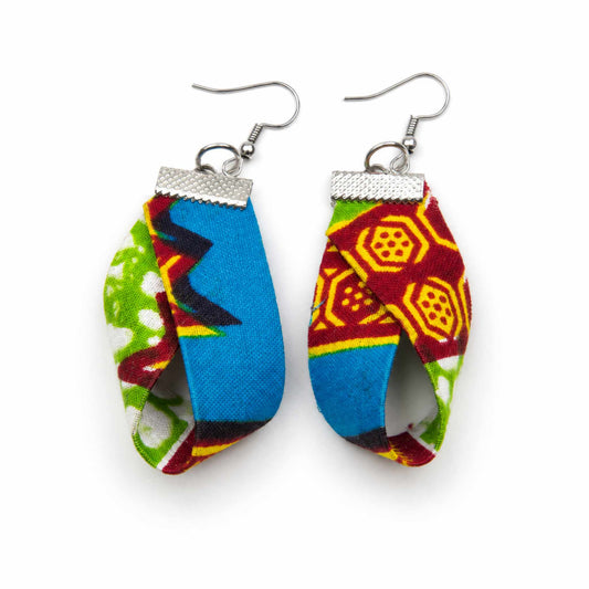 Paire boucles wax torsadée multicolore bleu, bordeaux, vert et jaune motifs africains crochet argenté - Djêkoo Wax
