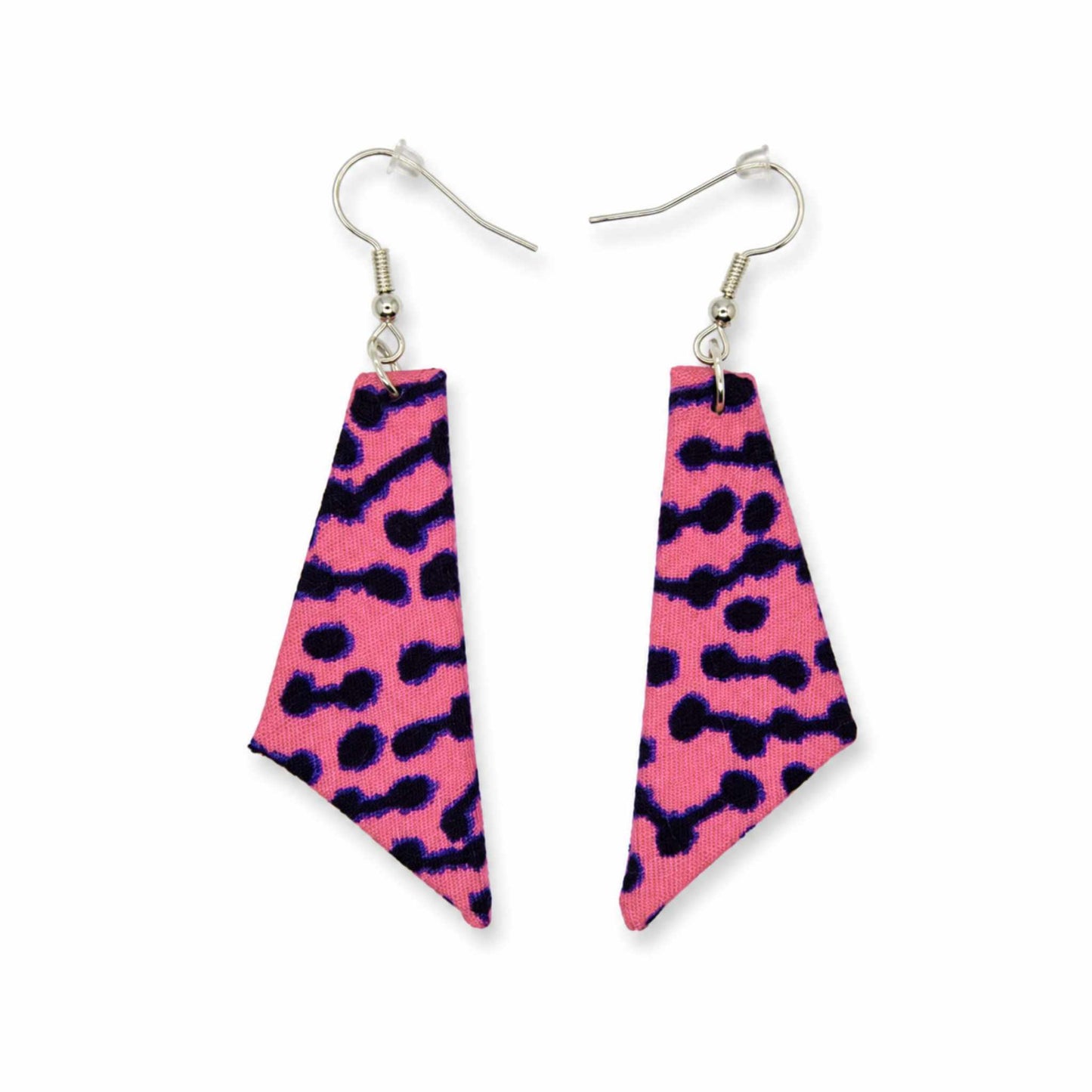 Paire boucles d'oreilles wax trapèze asymétrique rose motif léopard violet noir crochet argenté - Djêkoo Wax
