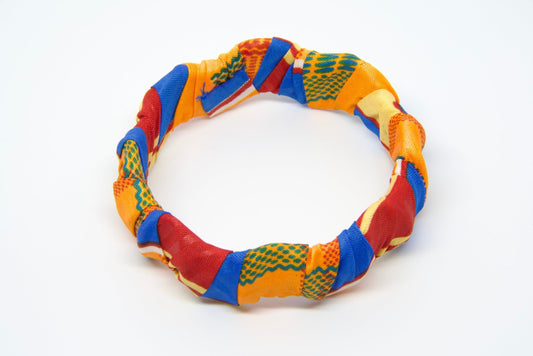 Vue produit bracelet torsadé artisanal recouvert de tissu wax Kente multicolore orange, rouge, bleu royal et vert - Bijou africain fait main Djêkoo Wax