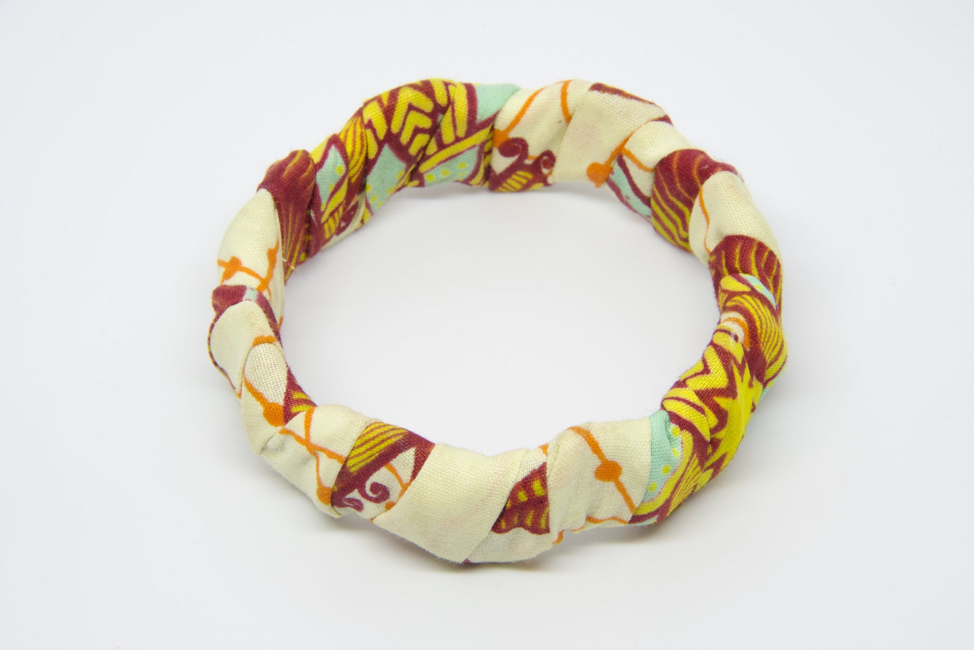 Bracelet torsadé rigide wax beige motifs bordeaux, jaune et orange artisanal - Djêkoo Wax