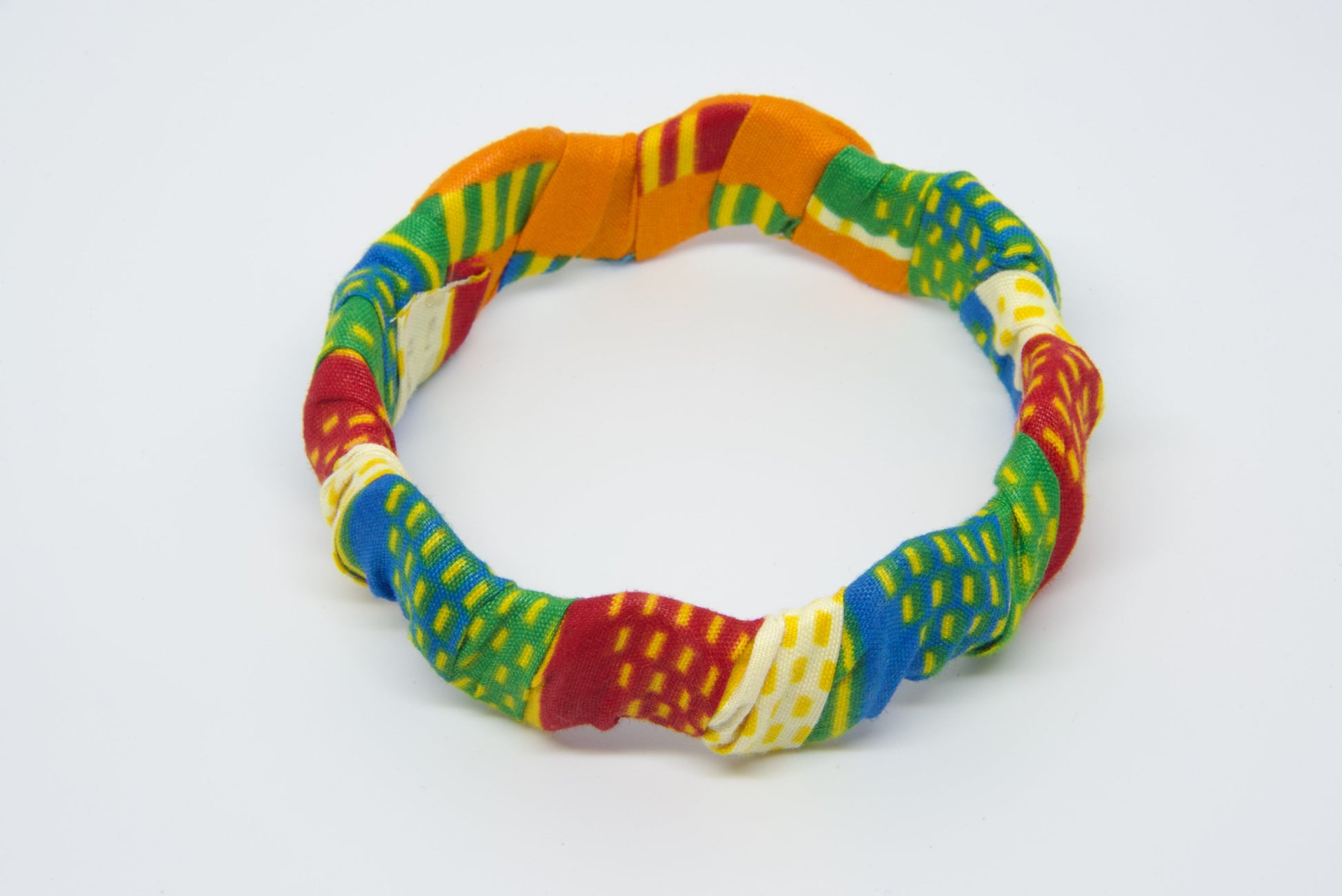Bracelet torsadé wax Kente orange, vert, bleu, rouge et jaune artisanal fait main - Djêkoo Wax
