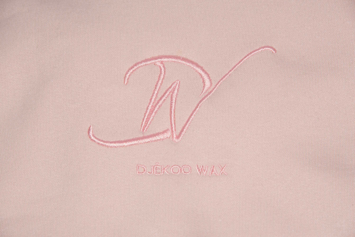 Broderie logo Djêkoo Wax sur sweat à capuche bio femme rose