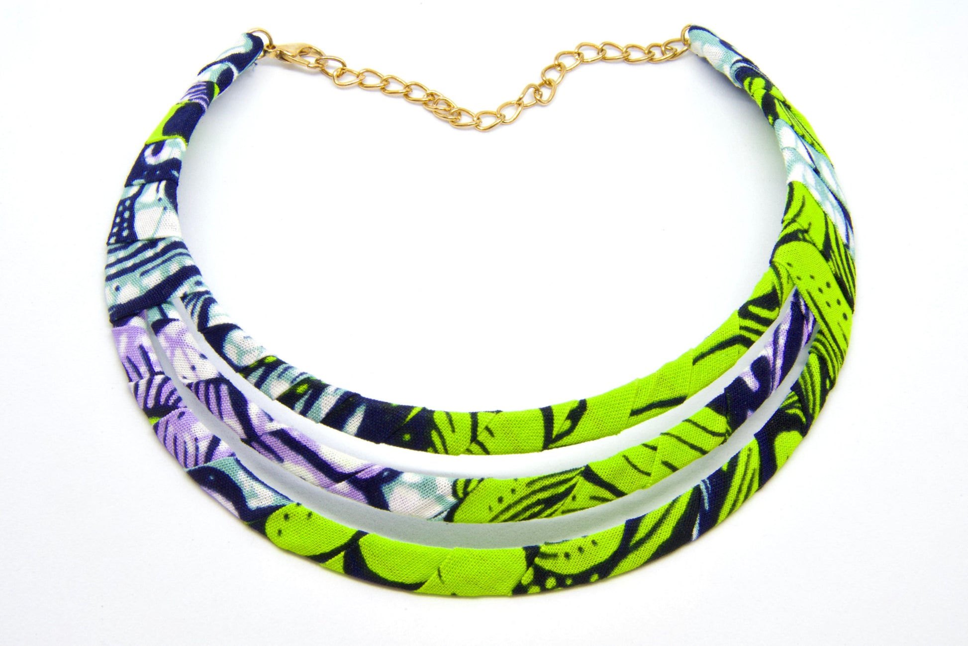 Collier wax ras de cou artisanal pour femme aux motifs verts, violets et bleu marine