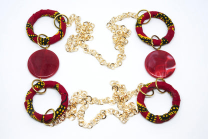 Sautoir artisanal wax rouge bordeaux et jaune avec médaillons nacre et anneaux recouverts - Bijou ethnique