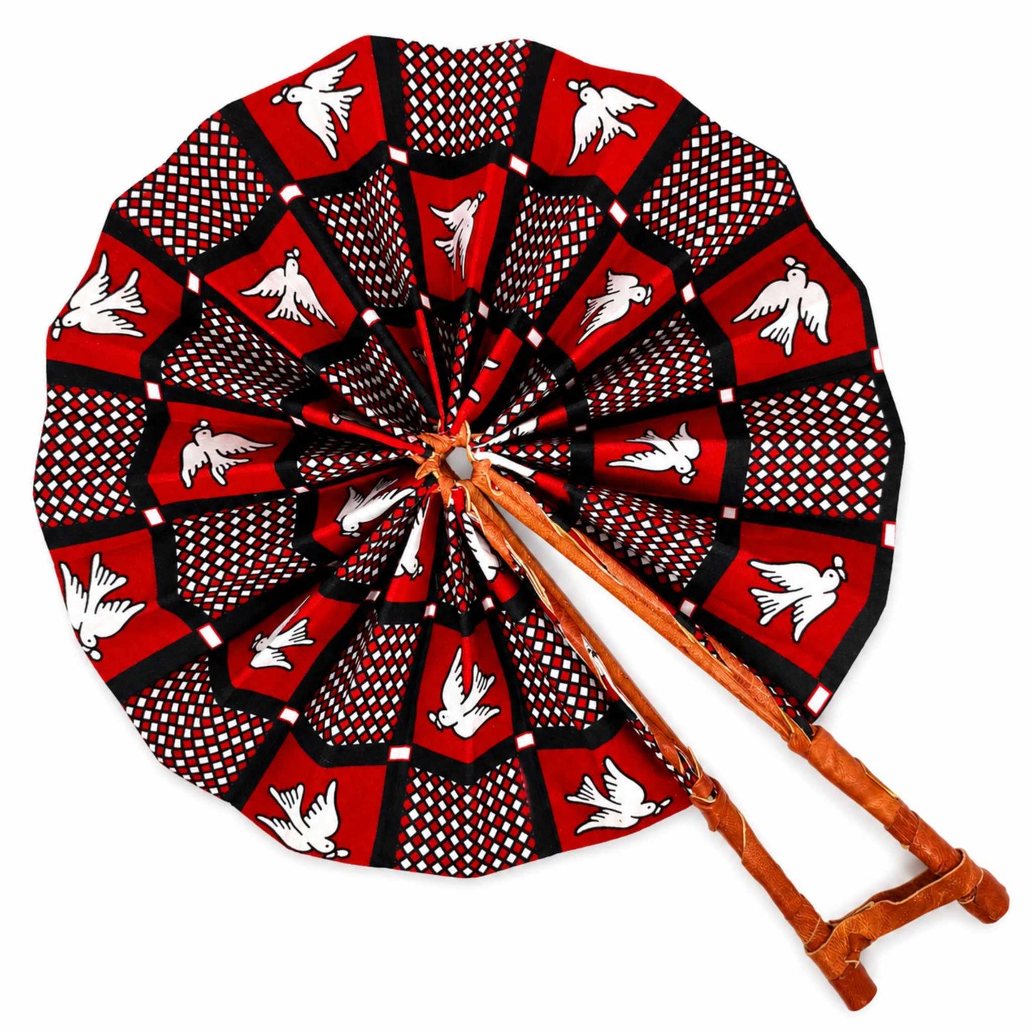 Éventail africain artisanal en wax rouge à motifs d’oiseaux