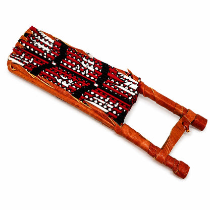 Éventail africain artisanal en wax rouge à motifs d’oiseaux