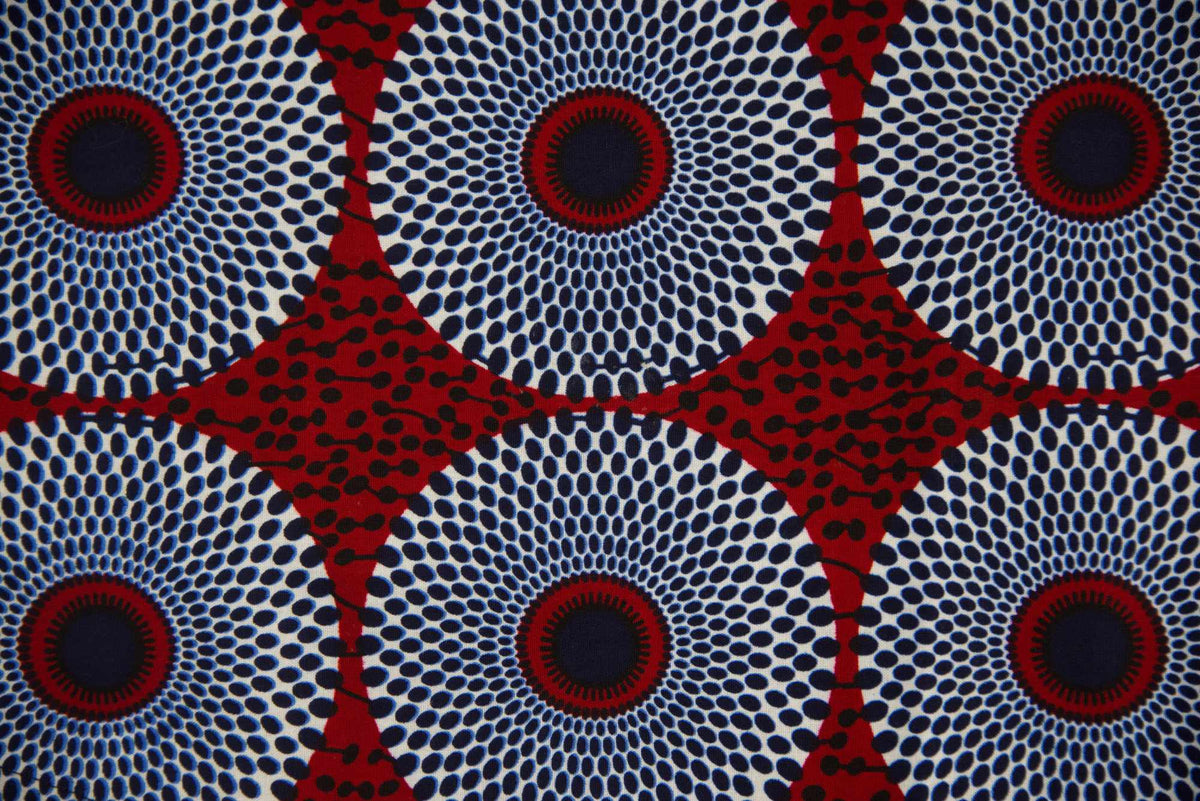 Détail du tissu wax motif Disque rouge foncé bleu nuit et blanc