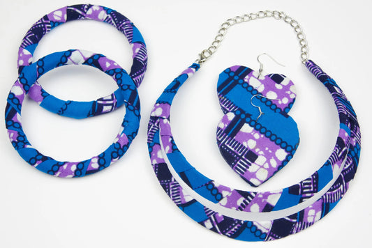 Parure bijoux wax ras de cou bleu violet blanc - collier 2 bracelets boucles cœur - tissu recyclé artisanal