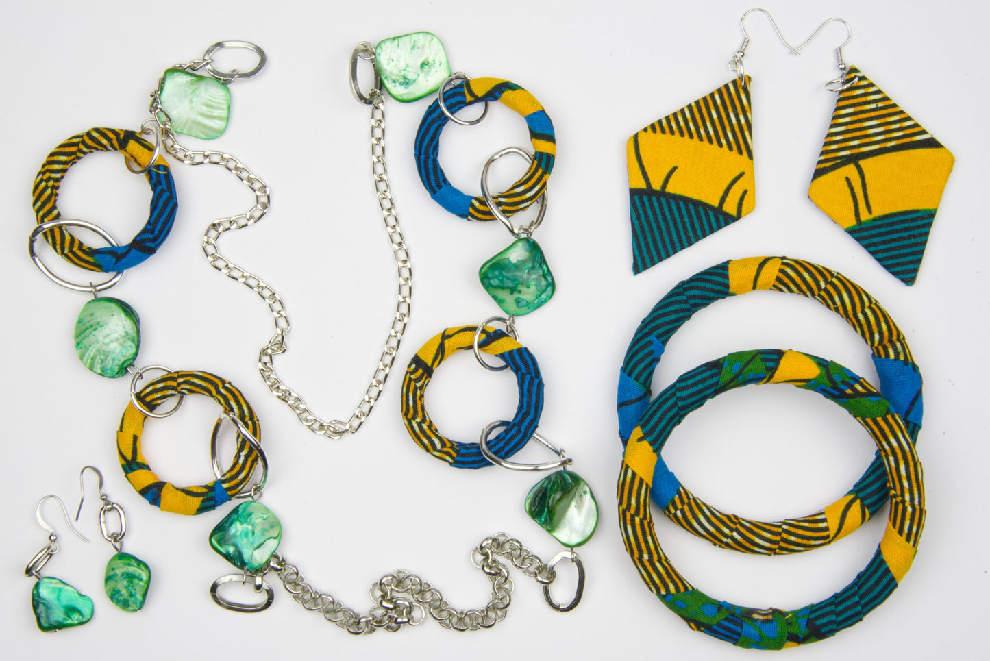 Parure bijoux wax sautoir bleu vert jaune - collier long bracelets boucles - tissu recyclé artisanal