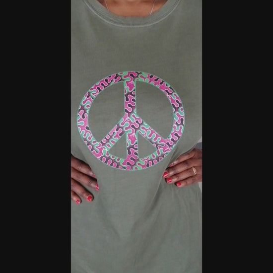 Robe T-shirt Kaki 100 % coton bio avec logo peace & love imprimé rose vert noir designe wax - djekoowax.com