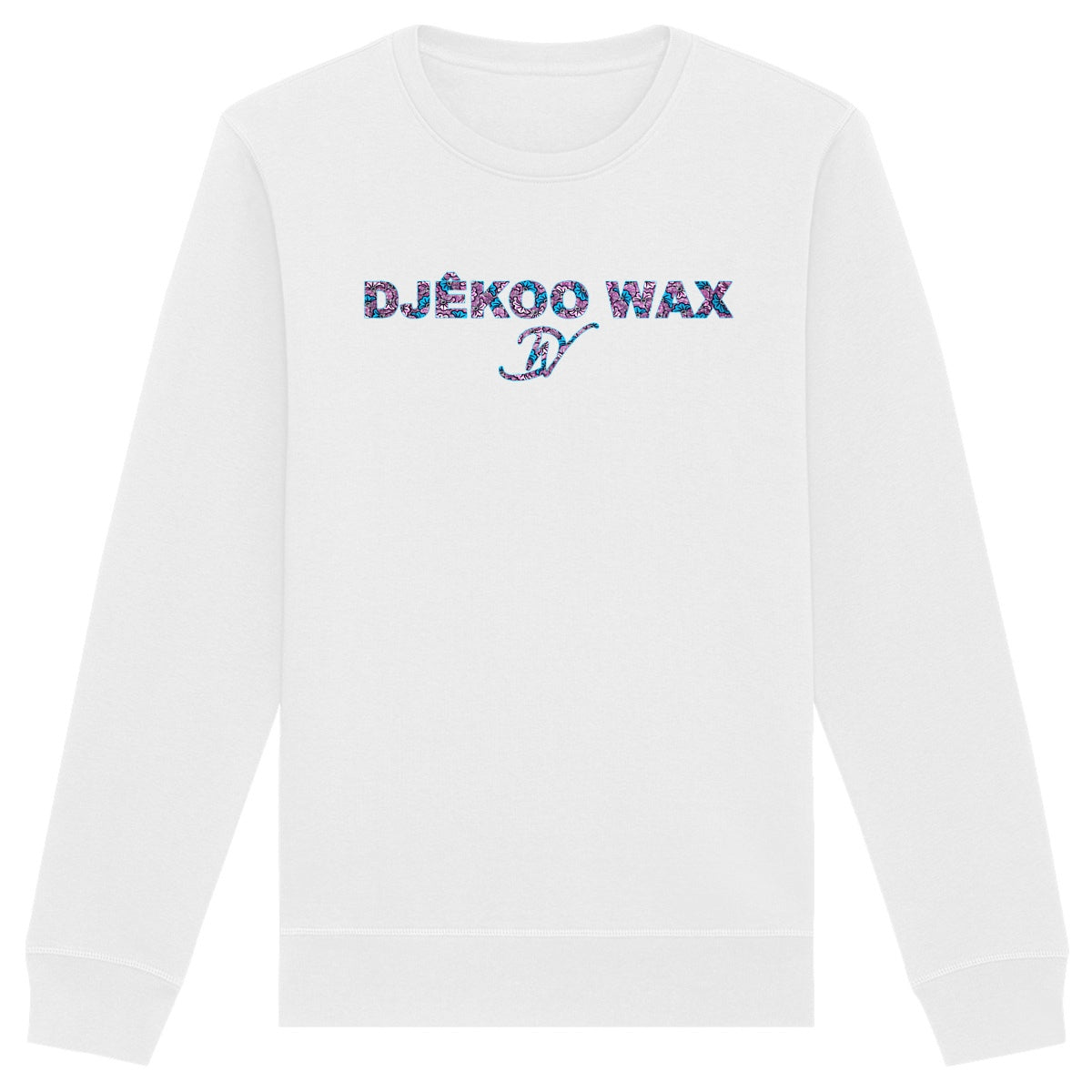 Vue produit sweat-shirt col rond unisexe bio blanc à plat avec lettrage DJÊKOO WAX rempli de motifs wax fleurs de mariage rose fuchsia, bleu turquoise et violet et monogramme DW cursif - Mode africaine éthique