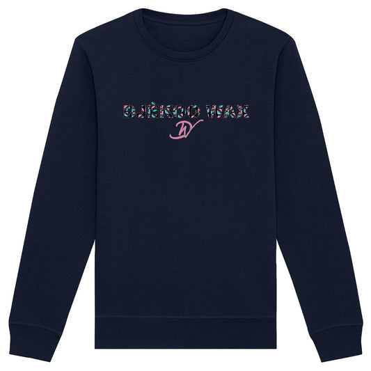 Vue produit sweat-shirt col rond unisexe bio bleu navy à plat avec lettrage DJÊKOO WAX rempli de motifs Bogolan noir, turquoise et rose et monogramme DW cursif rose - Fashion africaine durable