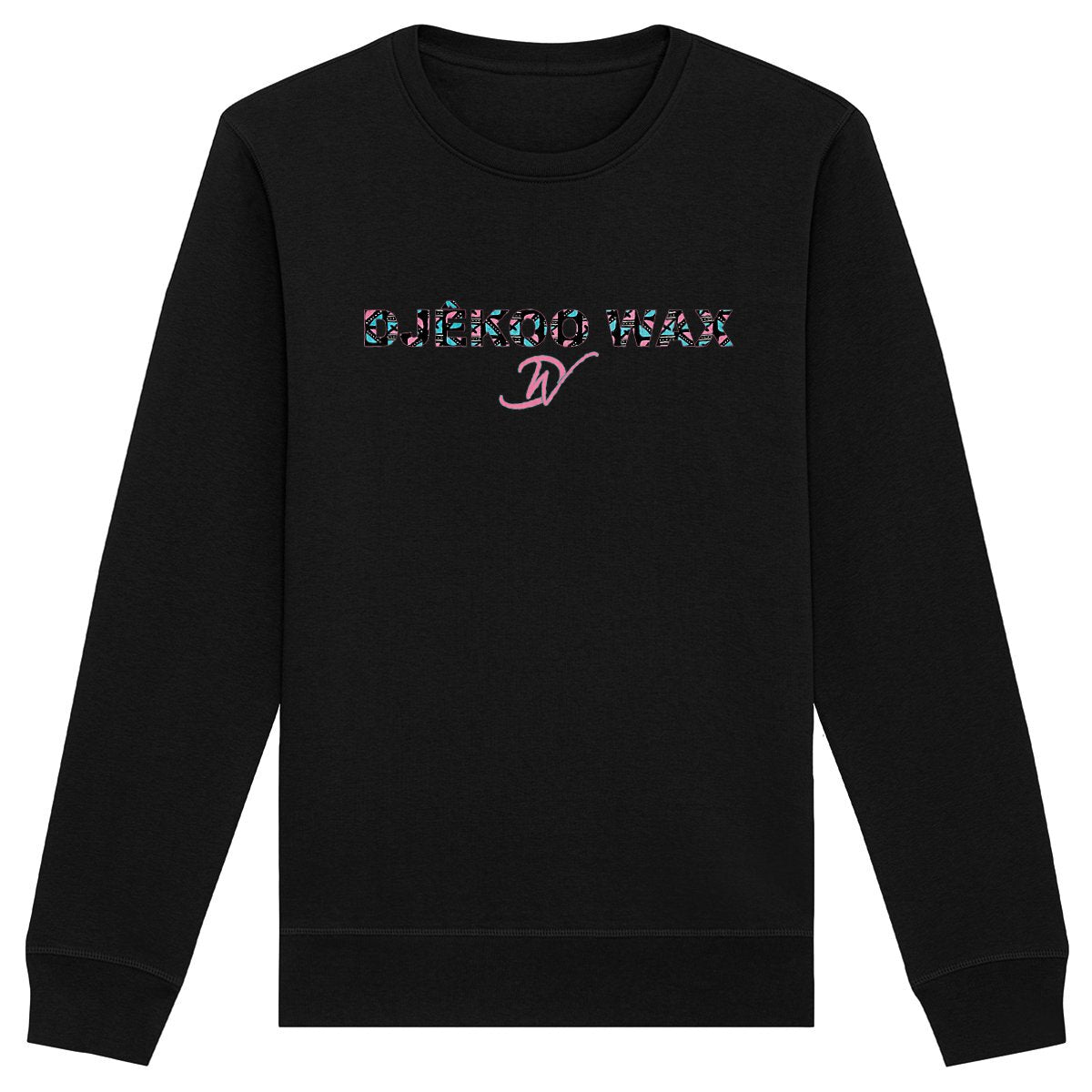 Vue produit sweat-shirt col rond unisexe bio noir à plat avec lettrage DJÊKOO WAX rempli de motifs Bogolan noir, turquoise et rose et monogramme DW cursif rose - Vêtement éco-responsable