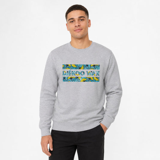 Homme portant un sweat wax unisexe gris avec motif Fleurs de mariage Djêkoo Wax