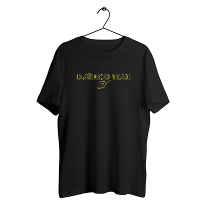 T-shirt unisexe noir sur cintre en coton biologique avec logo Djêkoo Wax imprimé tissu wax jaune et noir - Fashion africaine durable