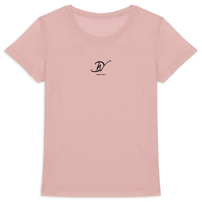 T-shirt femme cintrée col rond rose poudré en coton bio avec monogramme DW Djêkoo Wax imprimé noir centré poitrine - Vêtement éco-responsable