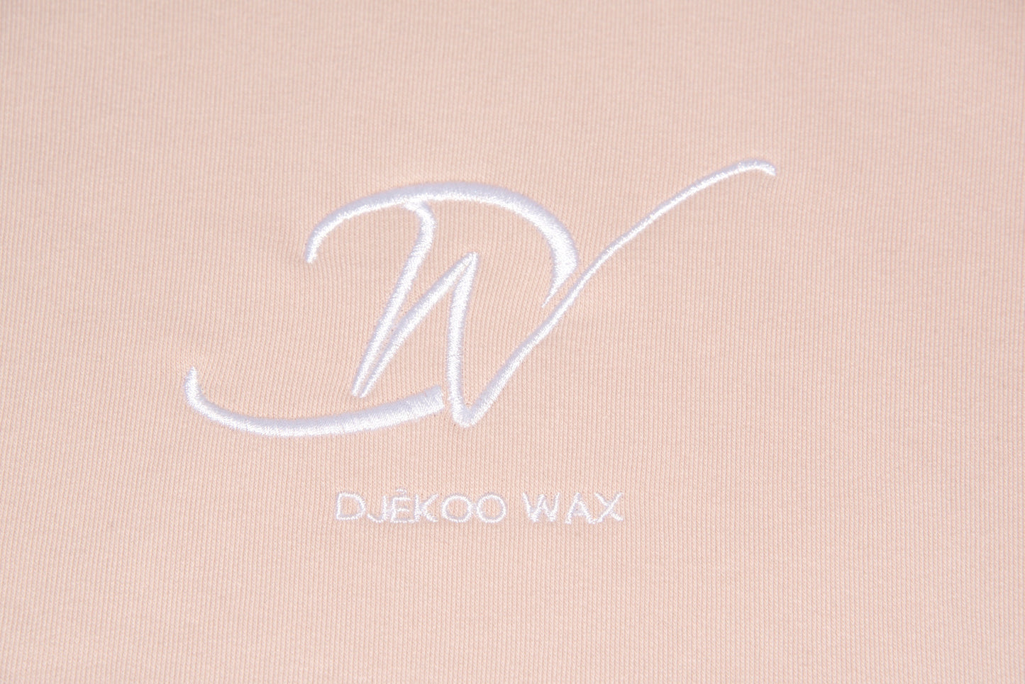 Broderie du logo de la marque Djêkoo Wax