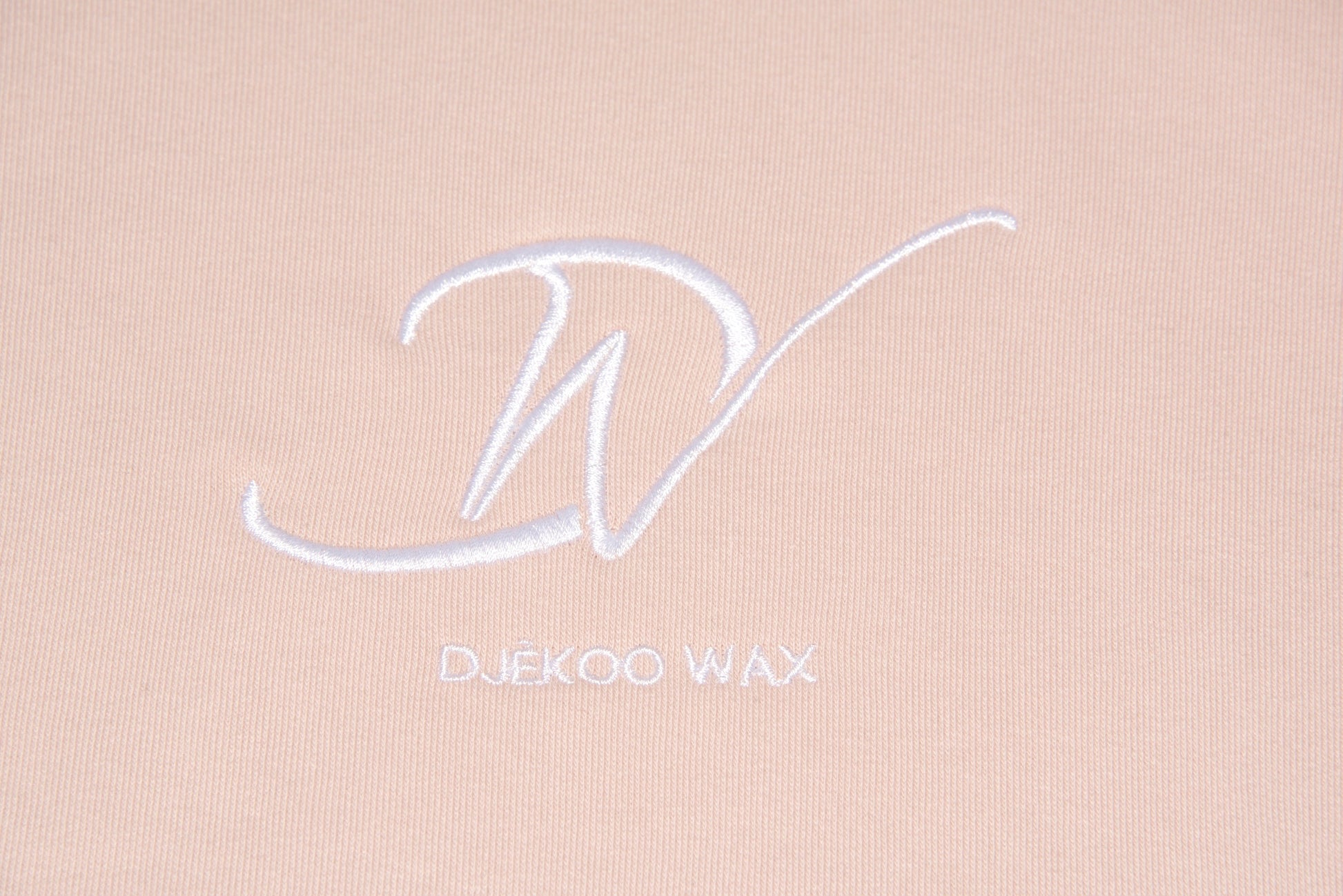 Broderie du logo de la marque Djêkoo Wax